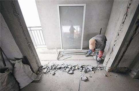 苏州场地移交前拆除清理关键步骤解析(图1) 场地移交前完成苏州拆除的最终清理工作