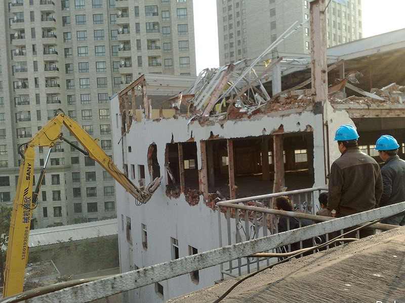 苏州酒店拆除家具回收:环保与资源再利用的双赢策略(图1) 清理时要回收苏州酒店拆除的可用家具吗