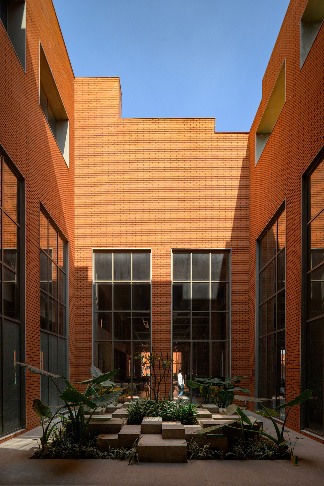 463个阶梯平台，铺满印度Prestige大学新建筑屋面(图25)