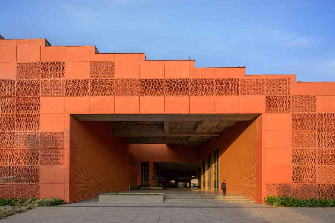 463个阶梯平台，铺满印度Prestige大学新建筑屋面(图15)