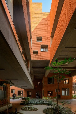 463个阶梯平台，铺满印度Prestige大学新建筑屋面(图22)