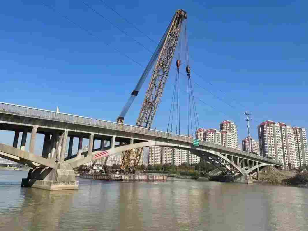 混凝土桥梁绳锯静力切割拆除