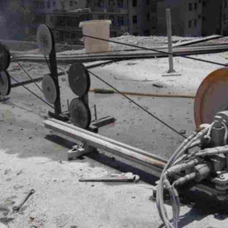 绳锯切割拆除高铁桥梁