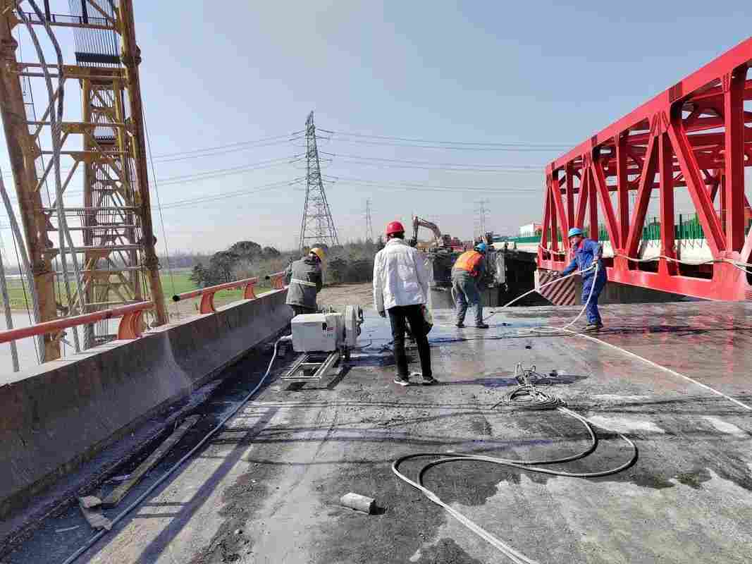 高速公路防撞墙切割拆除